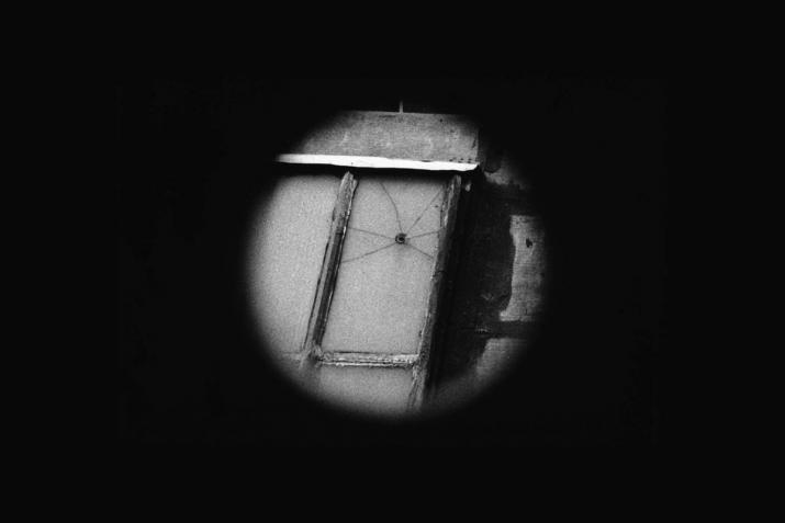 black background with a black and white circle in the center that displays a cracked window.